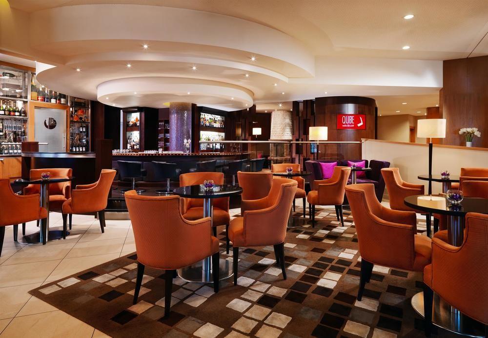 Sheraton Poznan Hotel Exterior foto The bar at the hotel