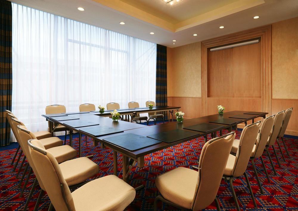 Sheraton Poznan Hotel Exterior foto Meeting room