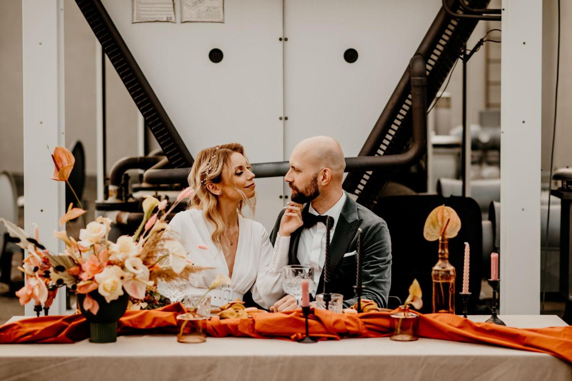 Sheraton Poznan Hotel Exterior foto Wedding couple