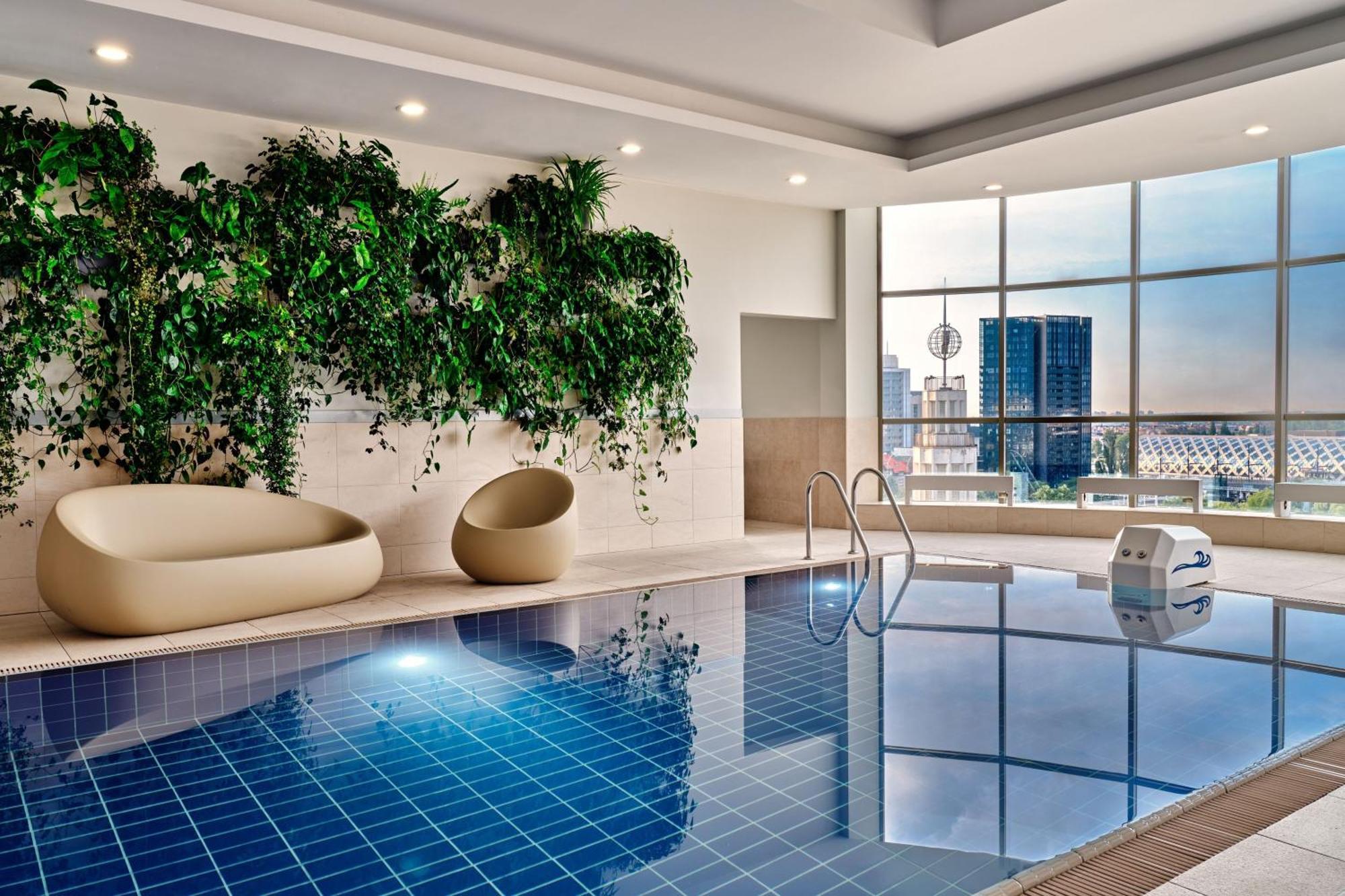 Sheraton Poznan Hotel Exterior foto The pool at the 101st floor