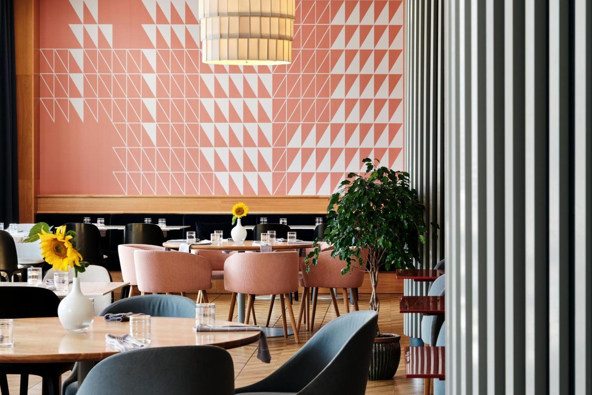 Sheraton Poznan Hotel Exterior foto Restaurant interior