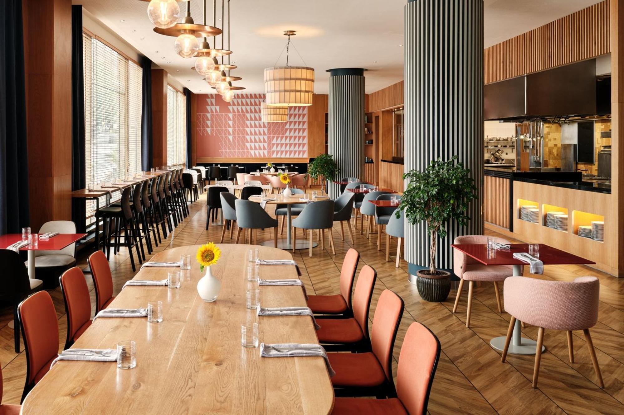 Sheraton Poznan Hotel Exterior foto Restaurant
