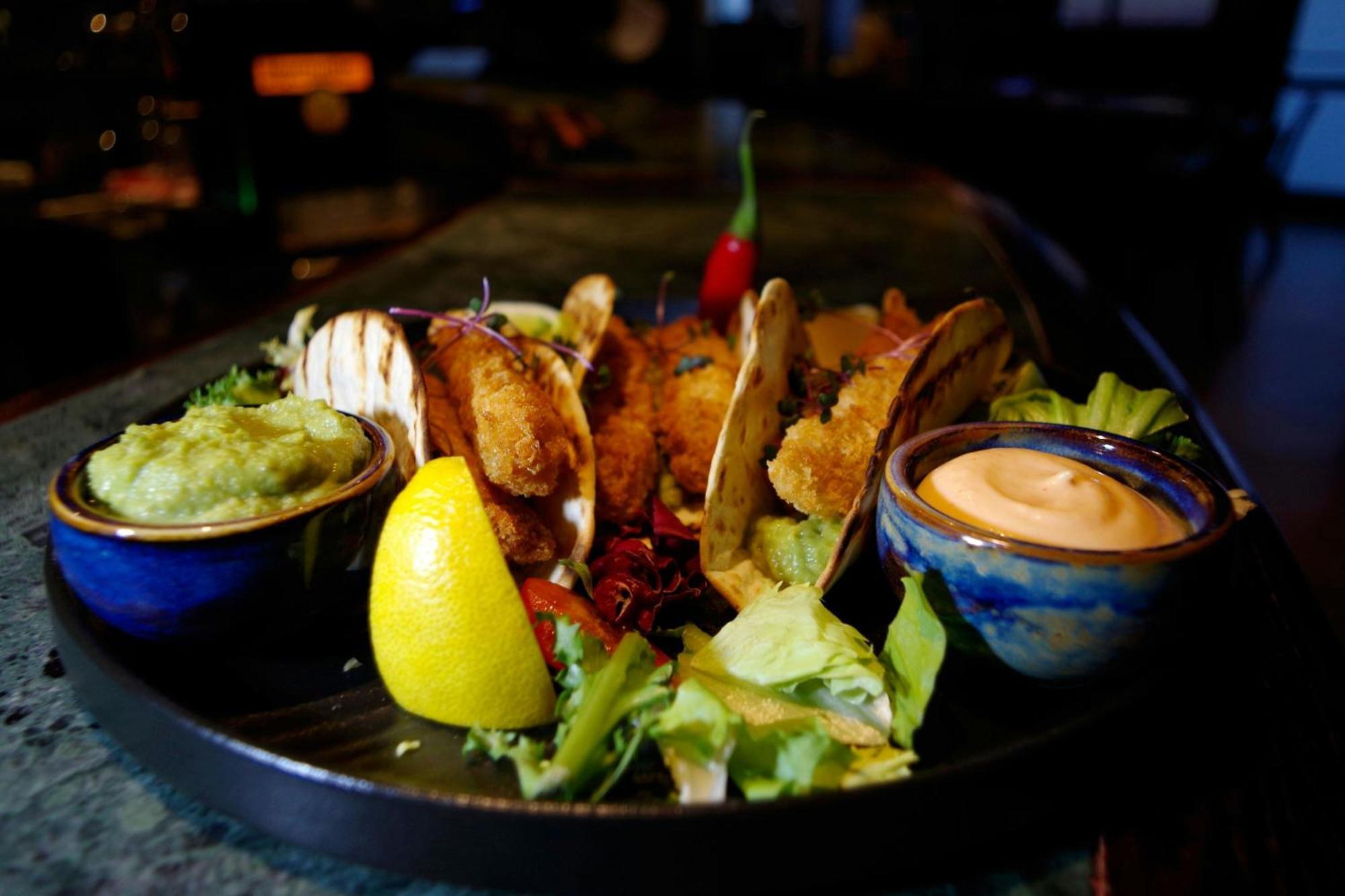 Sheraton Poznan Hotel Exterior foto A plate of tacos