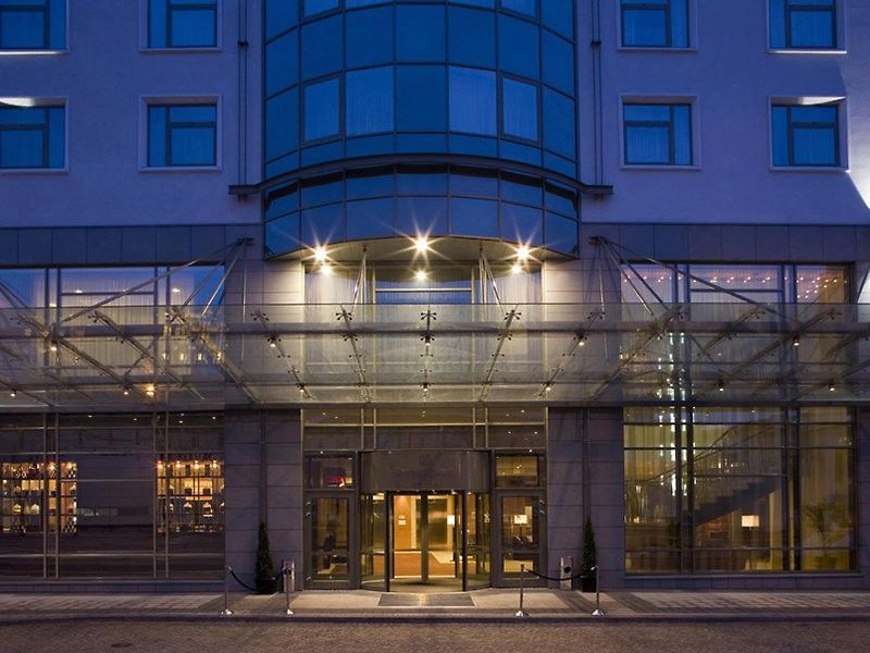 Sheraton Poznan Hotel Exterior foto Entrance to the hotel